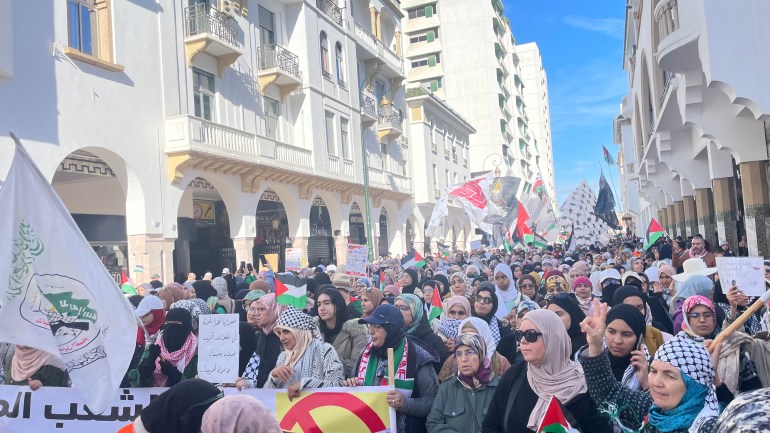 سناء القويطي/ حضور نسائي كبير لمسيرة الرباط / مصدر الصورة: سناء القويطي.